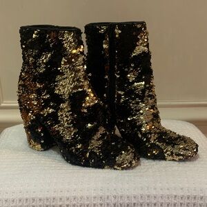 Steve Madden Black and Gold Sequin Ankle Boots
With 4 inch heel